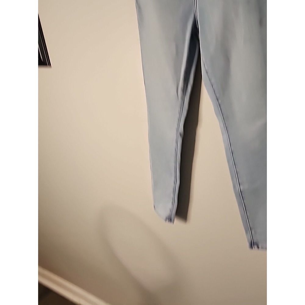 Ann Taylor The Skinny in curvy Highest Rise Size 2 Petite light wash jeans NWT